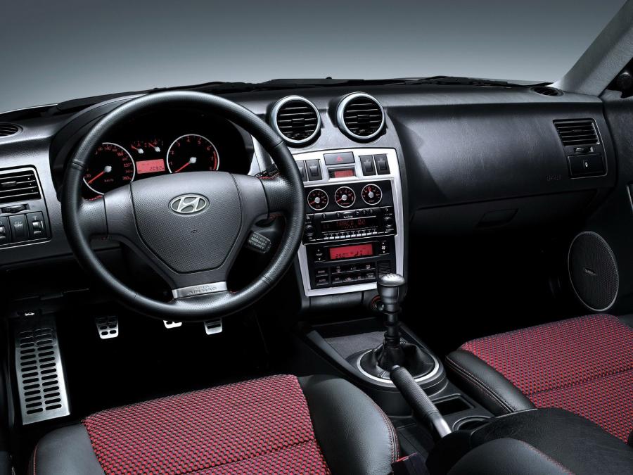  Hyundai Coupe 2005 года  (фото 8 из 16)